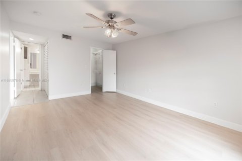 Condo in Miami, Florida, 1 bedroom  № 1333351 - photo 15