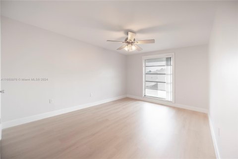 Condo in Miami, Florida, 1 bedroom  № 1333351 - photo 14