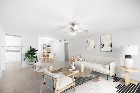 Condo in Miami, Florida, 1 bedroom  № 1333351 - photo 7