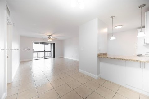 Condo in Miami, Florida, 1 bedroom  № 1333351 - photo 11