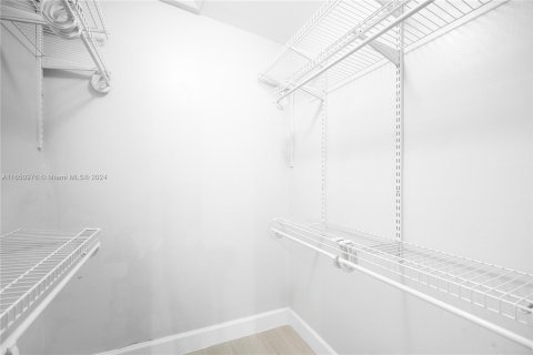 Condo in Miami, Florida, 1 bedroom  № 1333351 - photo 18