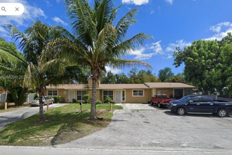 Propiedad comercial en venta en Miami, Florida, 324.69 m2 № 1348392 - foto 1