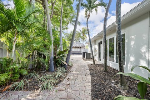 Casa en venta en Fort Lauderdale, Florida, 3 dormitorios, 185.8 m2 № 1162827 - foto 17