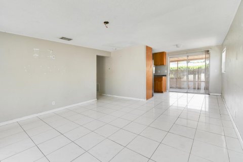 House in Palm Beach Gardens, Florida 3 bedrooms, 82.22 sq.m. № 1162837 - photo 15