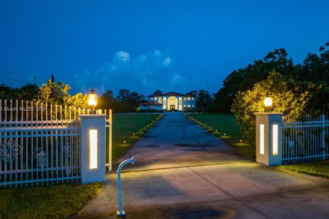 Villa ou maison à vendre à Palm City, Floride: 9 chambres, 458.84 m2 № 1095304 - photo 4