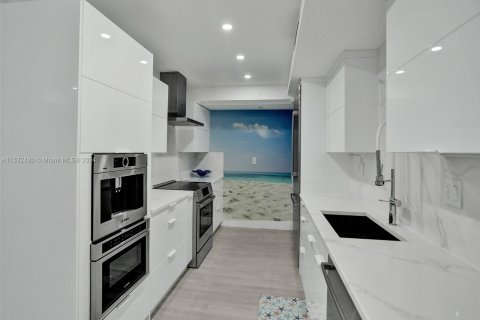Condominio en venta en Hillsboro Beach, Florida, 2 dormitorios, 195.09 m2 № 1019726 - foto 17