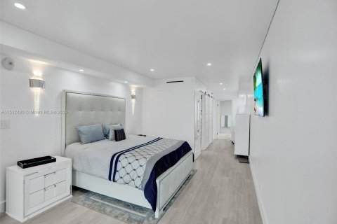 Condominio en venta en Hillsboro Beach, Florida, 2 dormitorios, 195.09 m2 № 1019726 - foto 22