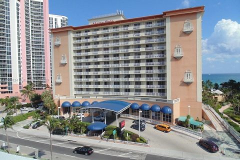 Condominio en venta en Sunny Isles Beach, Florida, 33.44 m2 № 1233790 - foto 1