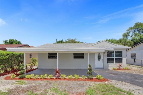 House in Deerfield Beach, Florida 4 bedrooms, 120.31 sq.m. № 1233792 - photo 6