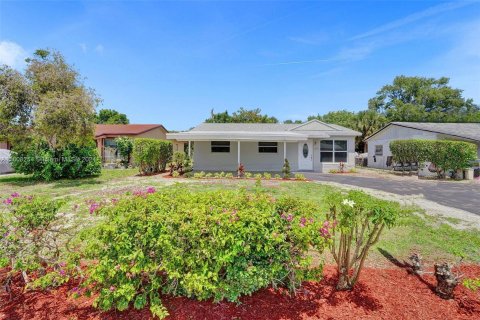 Casa en venta en Deerfield Beach, Florida, 4 dormitorios, 120.31 m2 № 1233792 - foto 2