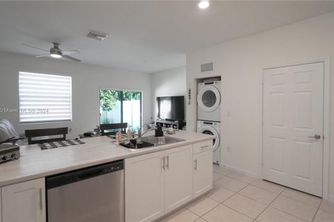 Touwnhouse à vendre à Hialeah, Floride: 3 chambres, 131.18 m2 № 1372842 - photo 7