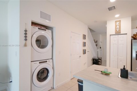 Touwnhouse à vendre à Hialeah, Floride: 3 chambres, 131.18 m2 № 1372842 - photo 10