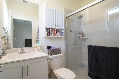 Adosado en venta en Hialeah, Florida, 3 dormitorios, 131.18 m2 № 1372842 - foto 22