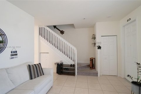 Townhouse in Hialeah, Florida 3 bedrooms, 131.18 sq.m. № 1372842 - photo 4