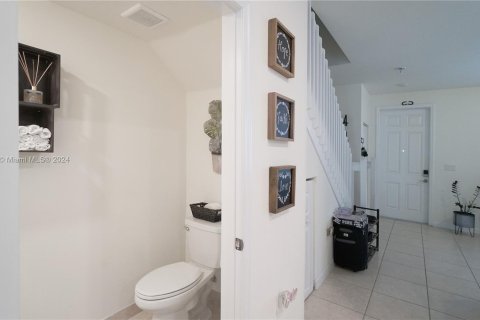 Townhouse in Hialeah, Florida 3 bedrooms, 131.18 sq.m. № 1372842 - photo 8