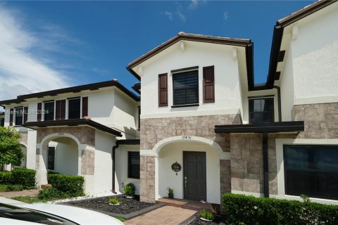 Touwnhouse à vendre à Hialeah, Floride: 3 chambres, 131.18 m2 № 1372842 - photo 1