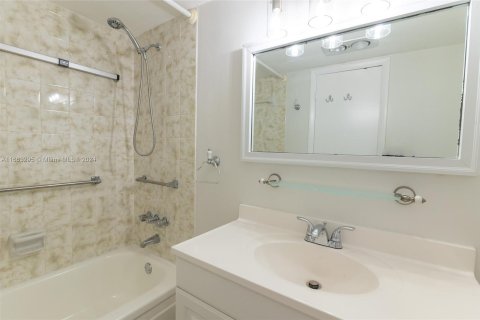 Condo in Aventura, Florida, 1 bedroom  № 1372841 - photo 14