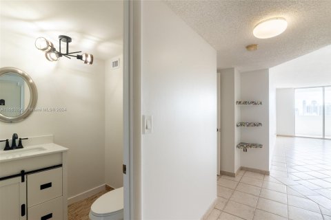 Condo in Aventura, Florida, 1 bedroom  № 1372841 - photo 9