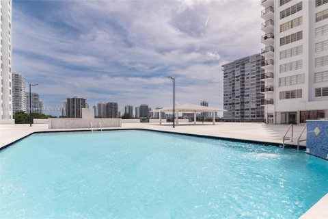 Condominio en venta en Aventura, Florida, 1 dormitorio, 71.16 m2 № 1372841 - foto 20