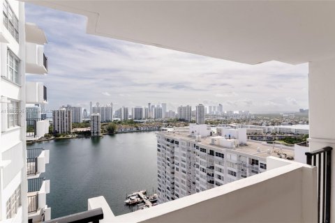 Condo in Aventura, Florida, 1 bedroom  № 1372841 - photo 1