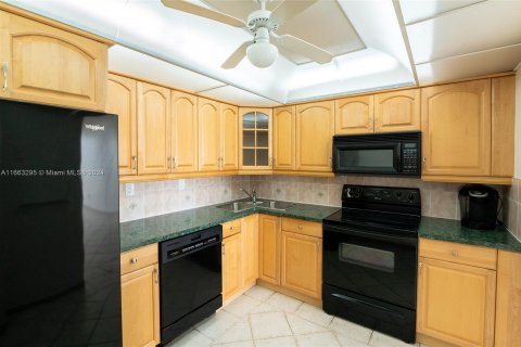 Condo in Aventura, Florida, 1 bedroom  № 1372841 - photo 3