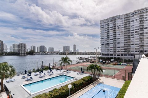 Condo in Aventura, Florida, 1 bedroom  № 1372841 - photo 19