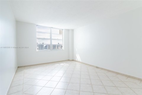 Condominio en venta en Aventura, Florida, 1 dormitorio, 71.16 m2 № 1372841 - foto 11