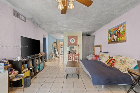 Condo in Miami Beach, Florida, 2 bedrooms  № 1293370 - photo 4