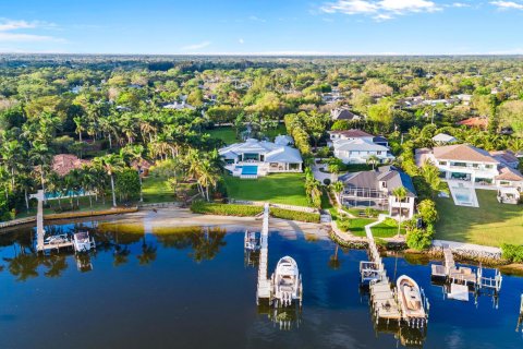 House in Jupiter, Florida 5 bedrooms, 593.46 sq.m. № 1042950 - photo 4