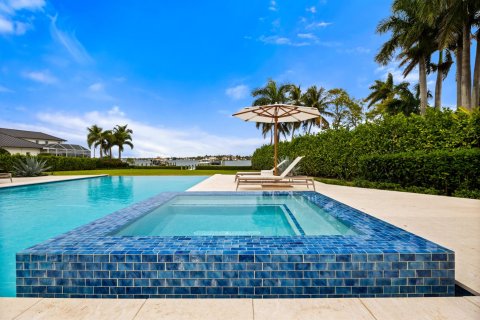 House in Jupiter, Florida 5 bedrooms, 593.46 sq.m. № 1042950 - photo 12