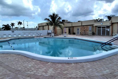 Casa en venta en West Palm Beach, Florida, 1 dormitorio, 56.86 m2 № 1033730 - foto 2