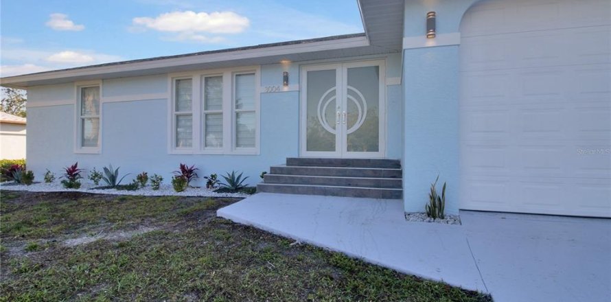 House in Punta Gorda, Florida 3 bedrooms, 141.4 sq.m. № 1414285