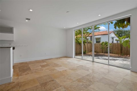 Townhouse in Miami, Florida 3 bedrooms, 350.43 sq.m. № 1234545 - photo 14