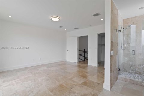 Townhouse in Miami, Florida 3 bedrooms, 350.43 sq.m. № 1234545 - photo 23