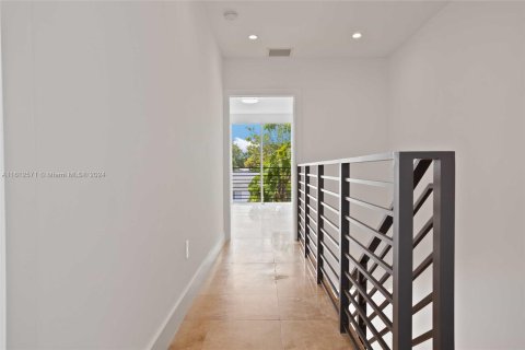 Townhouse in Miami, Florida 3 bedrooms, 350.43 sq.m. № 1234545 - photo 16