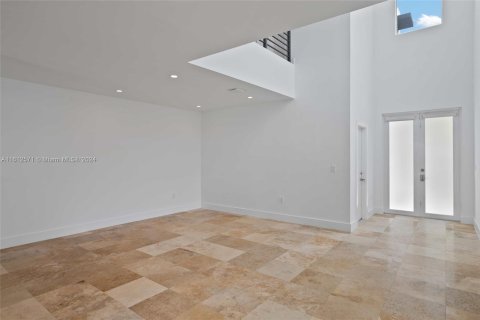 Townhouse in Miami, Florida 3 bedrooms, 350.43 sq.m. № 1234545 - photo 15