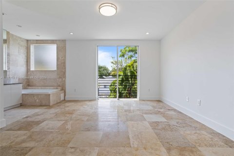 Townhouse in Miami, Florida 3 bedrooms, 350.43 sq.m. № 1234545 - photo 27