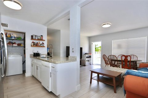 House in Miami, Florida 3 bedrooms, 114.46 sq.m. № 1221829 - photo 8