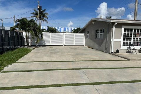 House in Miami, Florida 3 bedrooms, 114.46 sq.m. № 1221829 - photo 28