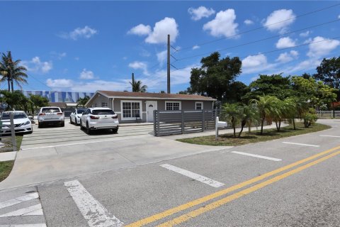 House in Miami, Florida 3 bedrooms, 114.46 sq.m. № 1221829 - photo 6