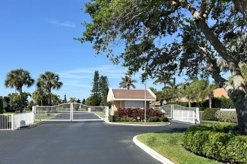 House in Hutchinson Island South, Florida 3 bedrooms, 187.01 sq.m. № 1076049 - photo 2