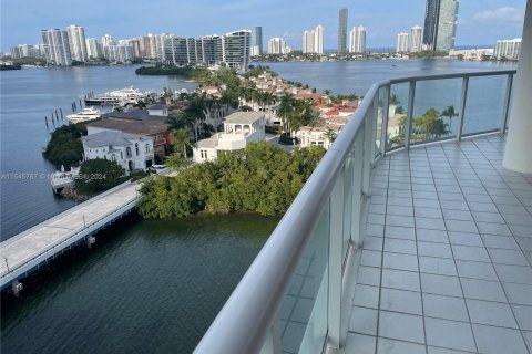 Condominio en venta en Aventura, Florida, 2 dormitorios, 196.95 m2 № 1050360 - foto 12