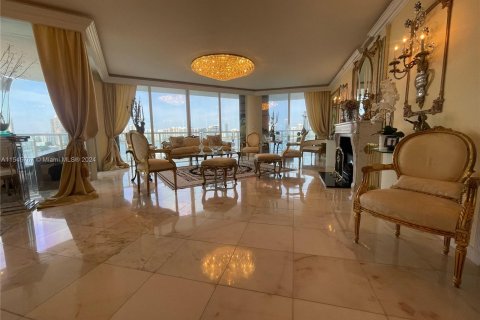 Condominio en venta en Aventura, Florida, 2 dormitorios, 196.95 m2 № 1050360 - foto 3