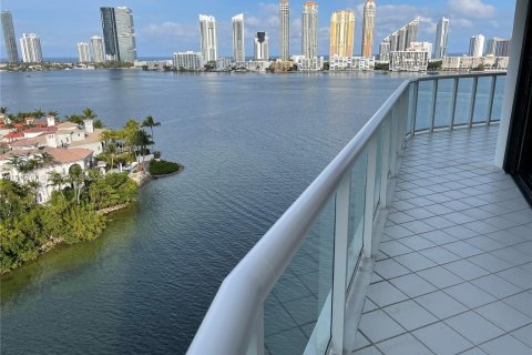 Condo in Aventura, Florida, 2 bedrooms  № 1050360 - photo 13