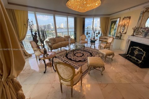 Condominio en venta en Aventura, Florida, 2 dormitorios, 196.95 m2 № 1050360 - foto 1