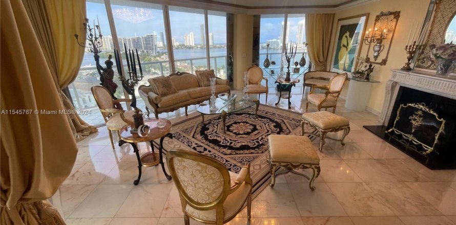 Condominio en Aventura, Florida, 2 dormitorios  № 1050360