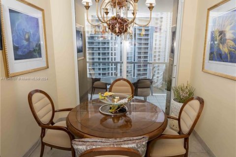 Condo in Aventura, Florida, 2 bedrooms  № 1050360 - photo 23