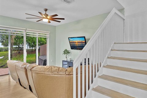 Townhouse in Miramar, Florida 3 bedrooms, 185.99 sq.m. № 1396943 - photo 9