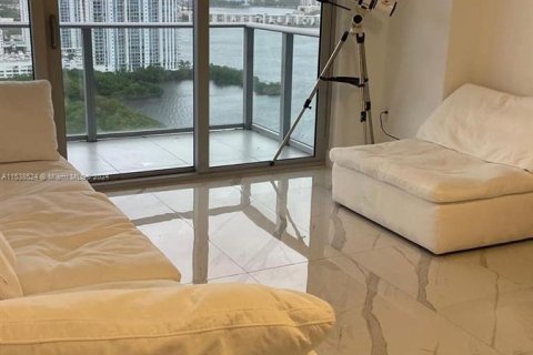 Condo in North Miami Beach, Florida, 1 bedroom  № 1239405 - photo 3