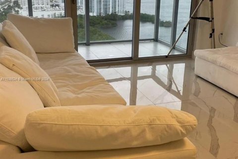 Condo in North Miami Beach, Florida, 1 bedroom  № 1239405 - photo 10